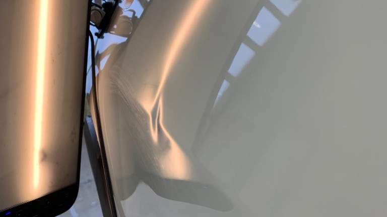 Vorherbild, Beule in der Tür, silberner Lack