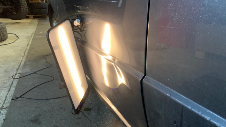 Vorherbild, Beule in der Tür, silberner Lack